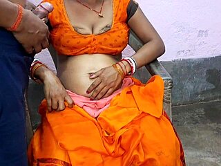 हॉट गांव की 18 लड़की सुहागरात पर पूरी नंगी हो गई