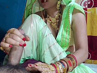 बाबू, इतनी गंदी बातें कैसे कर लेती हो, सील टूट जाएगी