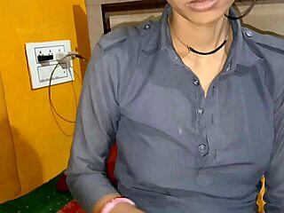 टीचर ने कॉलेज गर्ल को बहकाया जंगली सेशन के लिए