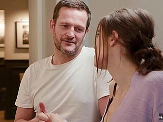 Skinny teen Alba Lalas ki tight gaand bareback mein gape ki