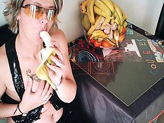 निम्फो स्टीपमॉम रोलप्ले: कुतिया या हसीना?