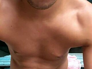 vc vai achar estranho mais fui no terrao para gozar na sua boquinha quando pedi para vc colocar a linguinha para fora leitei sua cara toda vc e minha sub.