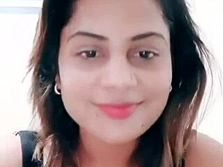 इंडियन ब्यूटी का सेक्सी डांस, फिर जंगली टिटी एक्शन