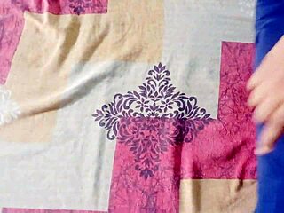 अरे, भाभी की टाइट वर्जिन गांड को पहली बार एनल डॉगी में देखो!