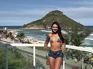 Cheguei da praia cheia de tesão e gozei gostoso no pau do bandido, swollen pussy dripping