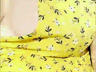 Does wifey flash tits in car?