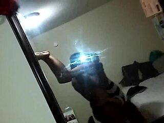 रील अमेचर कपल दूसरी वीडियो में इंटिमेट मोमेंट्स शेयर करता है