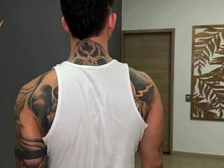 सौतेला भाई ने मुठ मारते स्पाई किया और चोद लिया - सलोमे गिल पार्ट 1