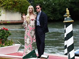 anya taylor-joy's blonde beauty shines in this image slideshow