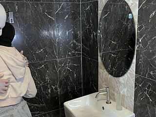 ब्लॉन्ड मैरिड वुमन एनल के बाद फकिंग होममेड वीडियो में