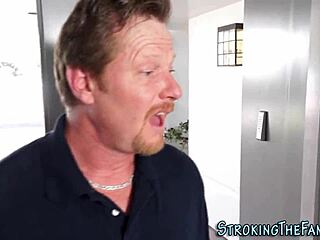 Teen Stepdaughter Gets Facial After Blowjob From Daddy