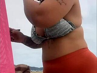 बीच पर चुदाई के लिए तैयार फीलिंग