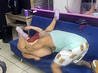 Wife has sex with the tattoo artist in front of her cuckold husband parte 01