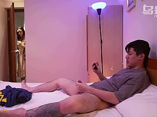 एशियन मिल्फ टीचर स्टूडेंट को उसके बिग गैंड और मॉन्स्टर कॉक डीपथ्रोट पर मस्तरबेट करते हुए कैच