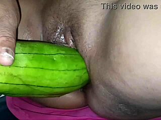 एमेच्योर व्होर को चाटा जाता है