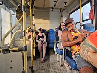 शादीशुदा औरत बस पर अजनबी को ब्लो करती है, फिर फक करती है