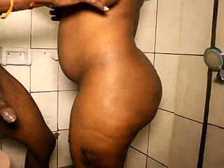 पार्क में अप्रत्याशित एनकाउंटर विशाल लंड के साथ