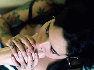 i love having my feet worshipped by sexy alt girls at the pool