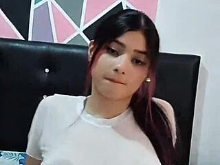 पॉर्नो एक्ट्रेस स्टीपफादर को ब्लोजॉब देती है होममेड रियल