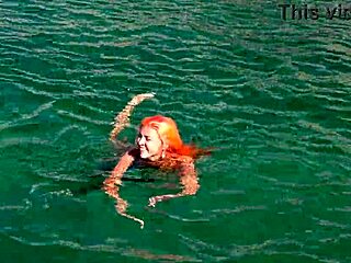 NAKED GIRL FLASHING PUSSY IN BLUE WATER OUTDOORS