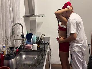 क्रिसमस डिनर पर दोस्तों के बीच चुदाई