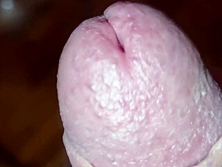 सेक्सी नंगी गाय लेदर जैकेट में सूट में मस्तरबेट करते हुए हार्ड कम करता है