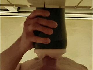 follando mi fleshlight hasta temblar del orgasmo