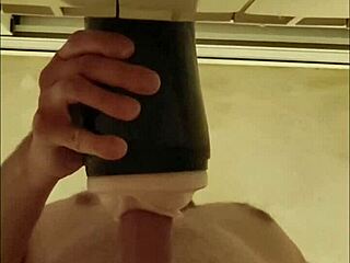 follando mi fleshlight hasta temblar del orgasmo