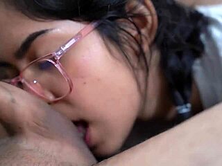 सौतेली बहन चुप रहने के लिए चोदी जाती है, ऑफर को मना नहीं कर सकती