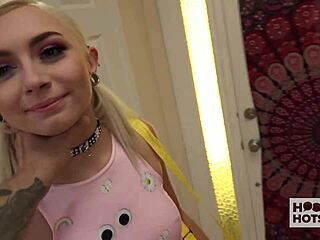 पेटाइट ब्लॉन्ड क्लो टेम्पल ब्रायन गोजलिंग्स के स्लॉपी सेक्स में एडिक्टेड