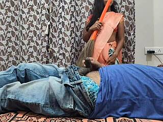 गाँव की लड़की मुंबई में मालिक द्वारा जोर से चोदी जाती है हिंदी ऑडियो के साथ।