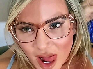 Milf safada feels cold and asks for my cock to warm up