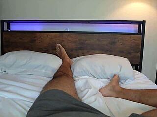 सेक्सी एशियन जीएफ टोफू को लिंगरी में BBC से बेयरबैक डॉगी