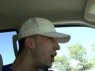 स्वीट स्कूलगर्ल 18+ टीचर को डीप ब्लोजॉब ट्रीट देती?