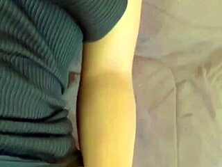 Gostosa e rabuda says, open wide for my guided handjob with a blowjob on this dildo until you cum!