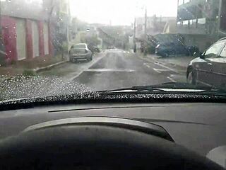 Estou fazendo uber e a mulher do meu vizinho pagou um boquete delicioso no carro pra mim