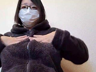 ओह, मैं शादीशुदा औरत हूं बड़ी चूचियां मसलते हुए मुठ मार रही... फुल वीडियो उस लिंक पर