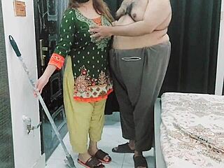 इंडियन स्टेपडॉटर क्यों बूढ़े डैडी को मेड बनकर चुदवाती है?