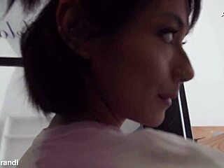 सौतेला बेटा लिली हॉल की बड़ी गांड की चेक पर जाता है किचन में मिल्फ वाली वाइल्ड ऑर्गी के लिए