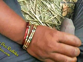 Desi couple jungle mein chupke wild passion outdoor chudai