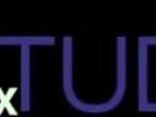 ओह गॉड ये 18 साल की ब्लोंड स्टूडेंट टीचर से रफ जोरदार चुदाई ले रही