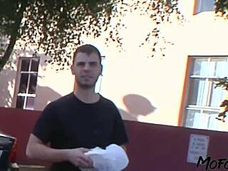 come on, this porn actor can't get it up now - mofozo com