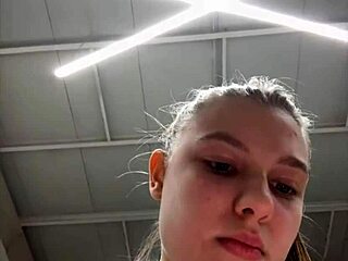 जिम में जोरदार मुठ मारते बड़ी गांड हिला रही 💦🏋️‍♀️