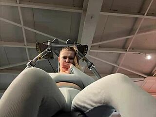 जिम में जोरदार मुठ मारते बड़ी गांड हिला रही 💦🏋️‍♀️