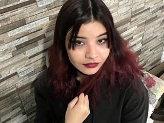 सौतेली बहन निकली सुपर रंडी जो सौतेले भाई के लंड की फैन है