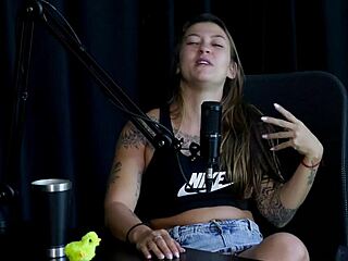 Did you ever think I'd record with Kidi Bengala enjoying the exhibitionist part making deals while the old guy licks a pussy - Flor de Damiana on Sheer Red?