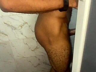 अजनबी का पब्लिक टॉयलेट में क्विक चुदाई इंटेंस कम पार्ट वन