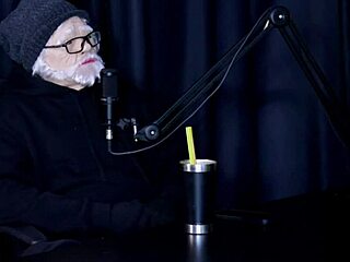 Did you ever think I'd record with Kidi Bengala enjoying the exhibitionist part making deals while the old guy licks a pussy - Flor de Damiana on Sheer Red?