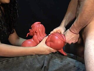 ओह शूट दो डेमन्स का फेसऑफ, इंटेंस इंटररेशियल चुदाई के बाद XattlaLust बड़ी गांड ब्रूनेट के डॉल मुंह से कम चाटा