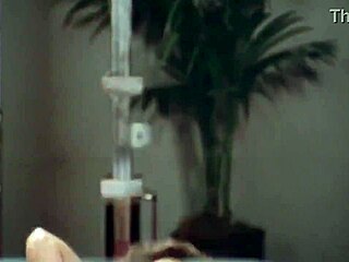 क्लासिक रेट्रो बॉडी गर्ल्स 1983 की चुदाई स्टोरी